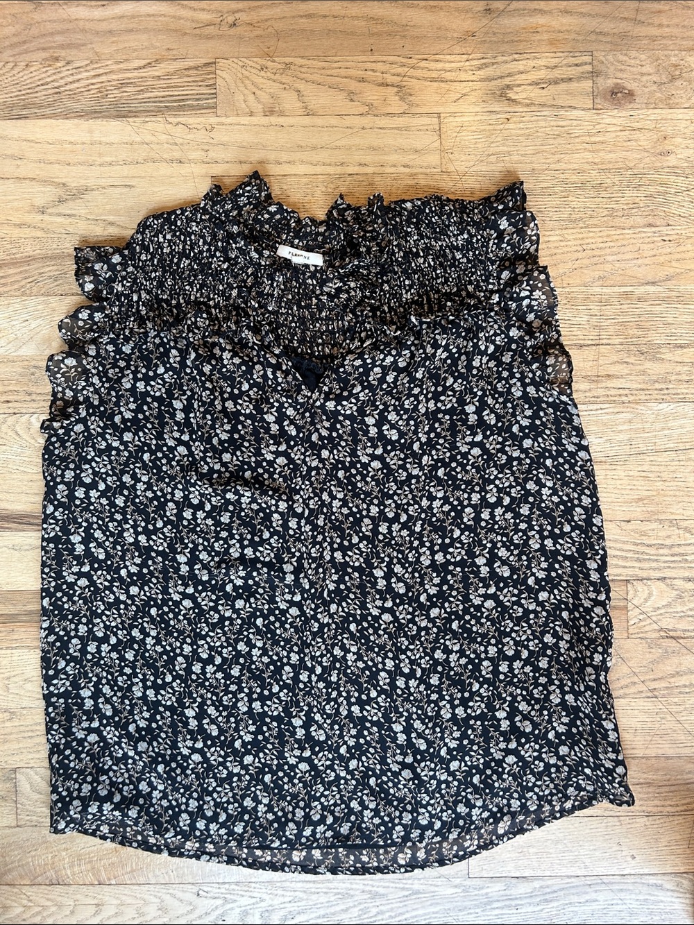 🌸3 FOR $20🌸 Pleione Black and White Floral Ruffle Neck Blouse - Picture 3 of 8